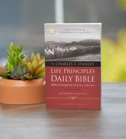 Life Principles Daily Bible - NASB